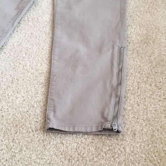 Cropped Khaki pants from Gap in size 4 Stretch - Picture 4 of 5